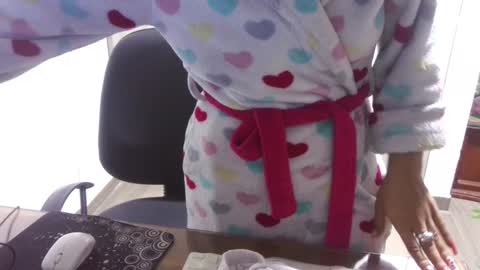 Snapshot of kawit1 chatting on 02-07-25, 11:34 Khawit online show from 02-07-25, 11:34