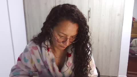 Snapshot of kawit1 chatting on 02-13-25, 08:17 Khawit online show from 02-13-25, 08:17