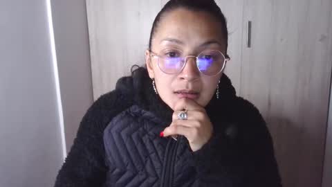 Snapshot of kawit1 chatting on 02-14-25, 09:32 Khawit online show from 02-14-25, 09:32