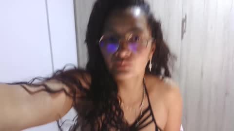 Snapshot of kawit1 chatting on 02-15-25, 08:22 Khawit online show from 02-15-25, 08:22