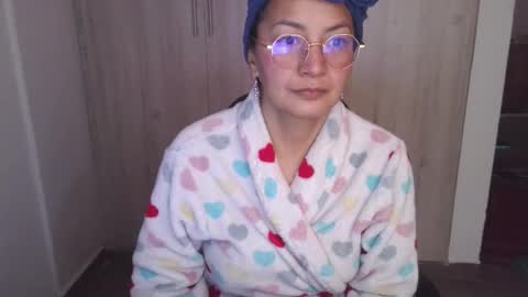 Snapshot of kawit1 chatting on 02-16-25, 02:10 Khawit online show from 02-16-25, 02:10