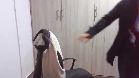 Snapshot of kawit1 chatting on 02-26-25, 05:17 Khawit online show from 02-26-25, 05:17