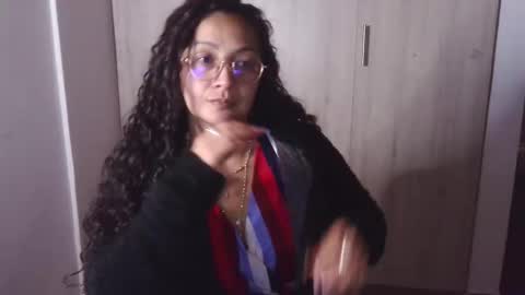 Snapshot of kawit1 chatting on 02-27-25, 09:14 Khawit online show from 02-27-25, 09:14