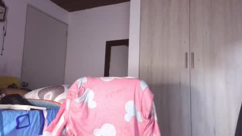 Snapshot of kawit1 chatting on 09-27-25, 08:30 Khawit online show from 09-27-25, 08:30