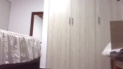 Snapshot of kawit1 chatting on 10-15-25, 03:56 Khawit online show from 10-15-25, 03:56