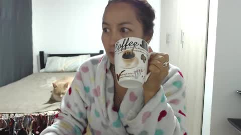 Snapshot of kawit1 chatting on 11-15-25, 11:51 Khawit online show from 11-15-25, 11:51