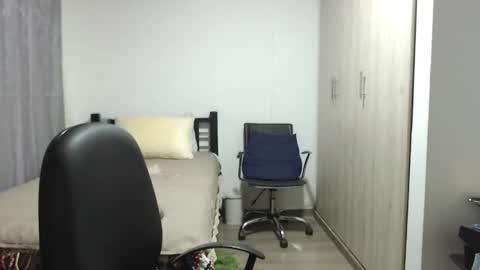 Snapshot of kawit1 chatting on 11-20-25, 12:16 Khawit online show from 11-20-25, 12:16