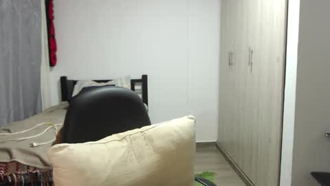 Snapshot of kawit1 chatting on 12-01-25, 01:54 Khawit online show from 12-01-25, 01:54