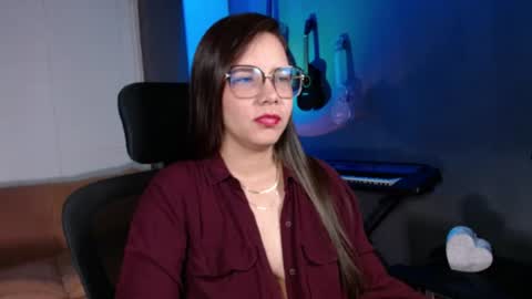Snapshot of kay_avrill chatting on 06-12-26, 08:30 Kay online show from 06-12-26, 08:30