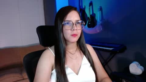 Snapshot of kay_avrill chatting on 07-25-26, 01:25 Kay online show from 07-25-26, 01:25