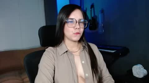 Snapshot of kay_avrill chatting on 07-28-26, 08:45 Kay online show from 07-28-26, 08:45