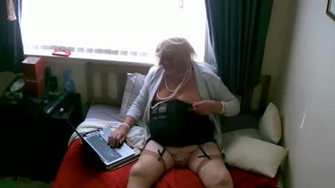 Snapshot of kayeisacd2 chatting on 10-10-25, 08:57 kayeisacd2 online show from 10-10-25, 08:57