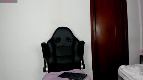 Snapshot of kayla_batista01 chatting on 12-16-24, 01:54 KAYLA BATISTA online show from 12-16-24, 01:54