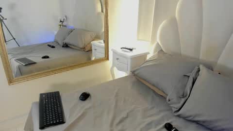 kaylachannell online show from 10-15-25, 04:23