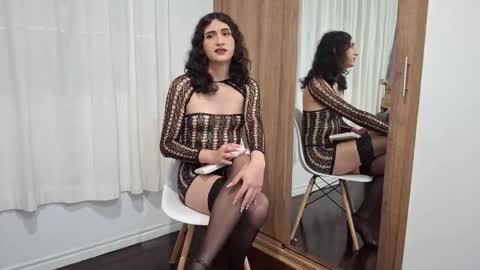 Snapshot of kayleesims_ chatting on 12-19-25, 02:07 Kaylee Sims online show from 12-19-25, 02:07