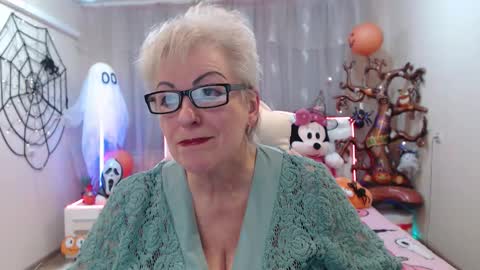 kaylesmoll online show from 10-31-25, 07:37