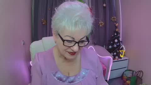 Snapshot of kaylesmoll chatting on 12-18-25, 07:42 kaylesmoll online show from 12-18-25, 07:42