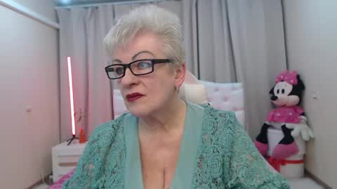kaylesmoll online show from 04-22-26, 06:53