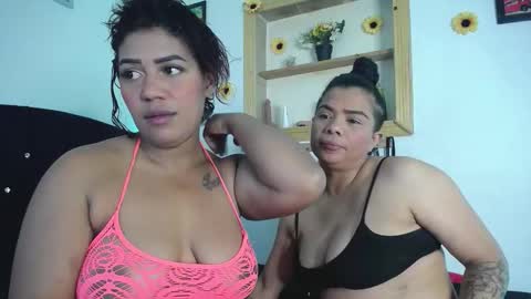 Snapshot of kaylie_and_dakota_ chatting on 12-19-25, 01:34 kaylie and dakota online show from 12-19-25, 01:34