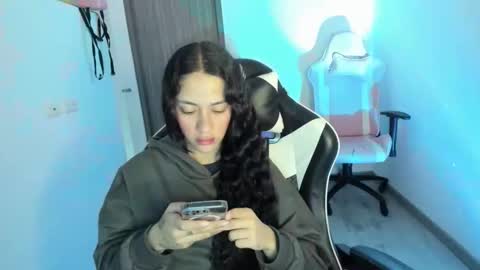 Snapshot of kaylie_xxx chatting on 12-18-25, 11:05 kaylie online show from 12-18-25, 11:05