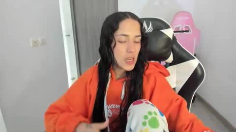 Snapshot of kaylie_xxx chatting on 12-22-25, 08:17 kaylie online show from 12-22-25, 08:17