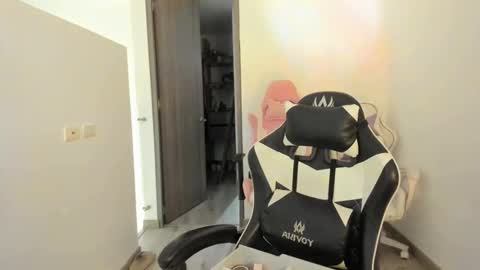 Snapshot of kaylie_xxx chatting on 01-14-26, 04:23 kaylie online show from 01-14-26, 04:23