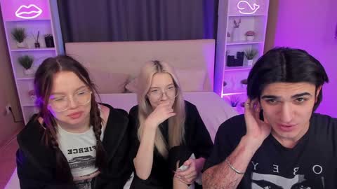 Seb Polly Roxy Jonny online show from 12-22-24, 08:25