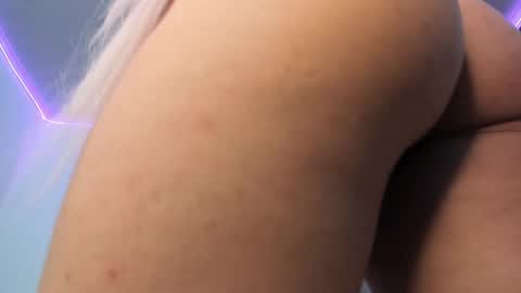 Keidy Monday to Saturday from 200 pm to 810pm  UTC-5 Colombia Time online show from 02-26-25, 10:31