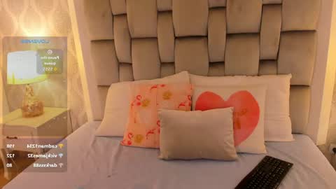 Snapshot of keiira_fox chatting on 05-10-26, 11:26 Keiira Fox online show from 05-10-26, 11:26