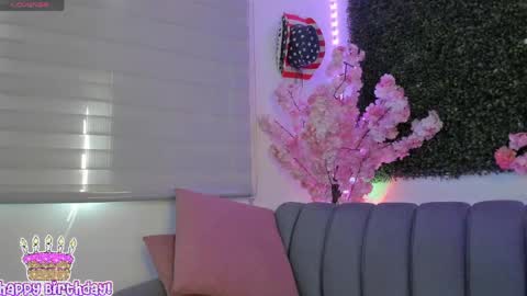 Snapshot of keila_loll chatting on 05-19-26, 02:56 naty online show from 05-19-26, 02:56