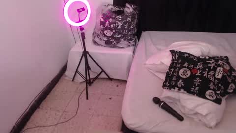 Snapshot of keilysofia chatting on 01-25-25, 11:11 Keili online show from 01-25-25, 11:11