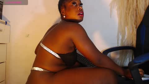 Snapshot of keilysofia chatting on 09-22-25, 08:33 Keili online show from 09-22-25, 08:33