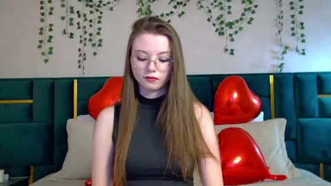 Keira online show from 02-15-25, 01:05