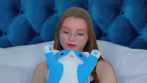 Keira online show from 03-12-25, 09:13