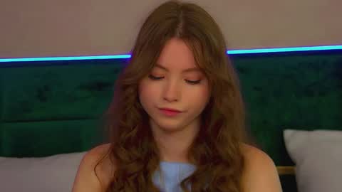 Keira online show from 09-28-25, 06:19