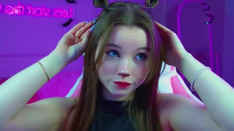 Keira online show from 10-23-25, 06:28