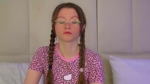 Keira online show from 11-26-25, 06:09