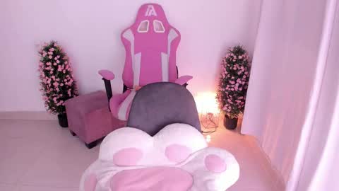 Snapshot of keissyrincon1 chatting on 10-31-25, 10:55 online show from 10-31-25, 10:55