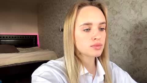 Sylvia online show from 11-19-25, 08:03