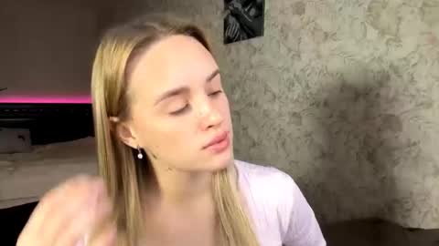 Sylvia online show from 11-24-25, 08:03