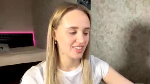 Sylvia online show from 11-25-25, 08:03