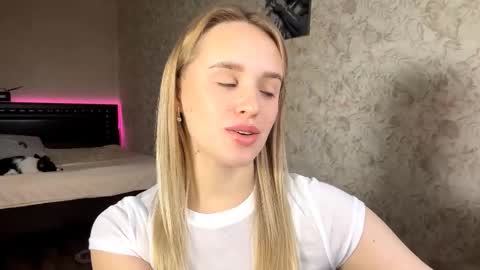 Sylvia online show from 11-26-25, 08:04