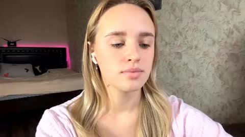 Sylvia online show from 11-29-25, 08:06