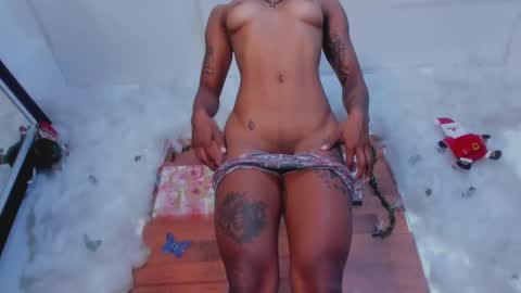 Snapshot of kelly__thomson chatting on 12-28-24, 06:39 kelly__thomson online show from 12-28-24, 06:39