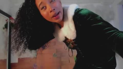 Snapshot of kelly__thomson chatting on 12-28-24, 09:30 kelly__thomson online show from 12-28-24, 09:30