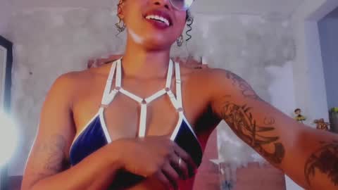 Snapshot of kelly__thomson chatting on 01-02-25, 10:01 kelly__thomson online show from 01-02-25, 10:01