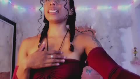 Snapshot of kelly__thomson chatting on 01-05-25, 10:29 kelly__thomson online show from 01-05-25, 10:29