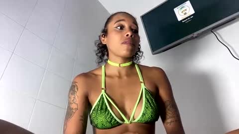 Snapshot of kelly__thomson chatting on 01-15-25, 12:41 kelly__thomson online show from 01-15-25, 12:41