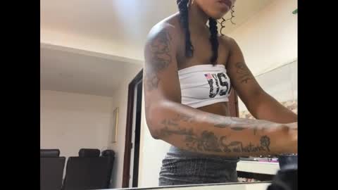 Snapshot of kelly__thomson chatting on 01-21-25, 12:57 kelly__thomson online show from 01-21-25, 12:57