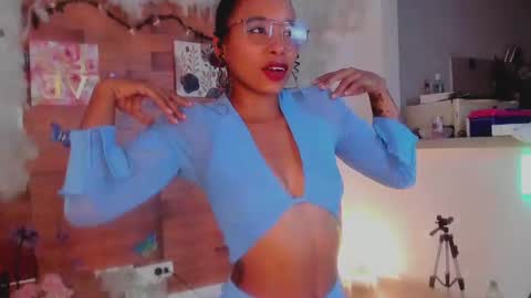 Snapshot of kelly__thomson chatting on 01-21-25, 09:46 kelly__thomson online show from 01-21-25, 09:46